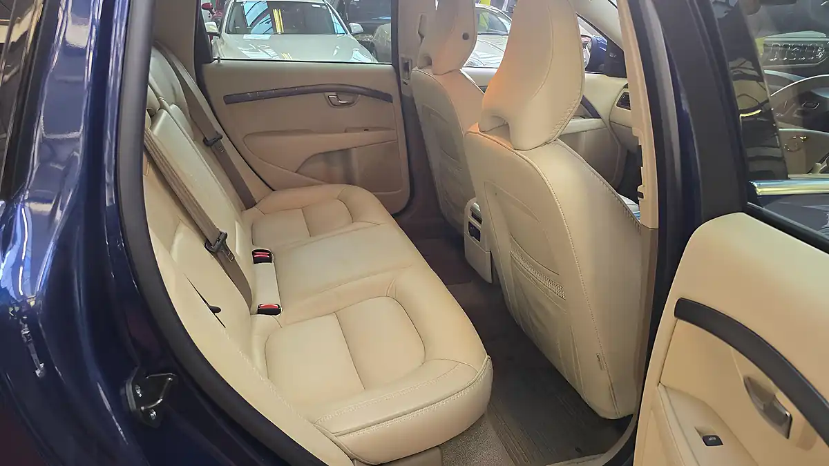 Used 2012 Volvo XC70 Se Lux Ocean Race Blue - Interior and Exterior details 7
