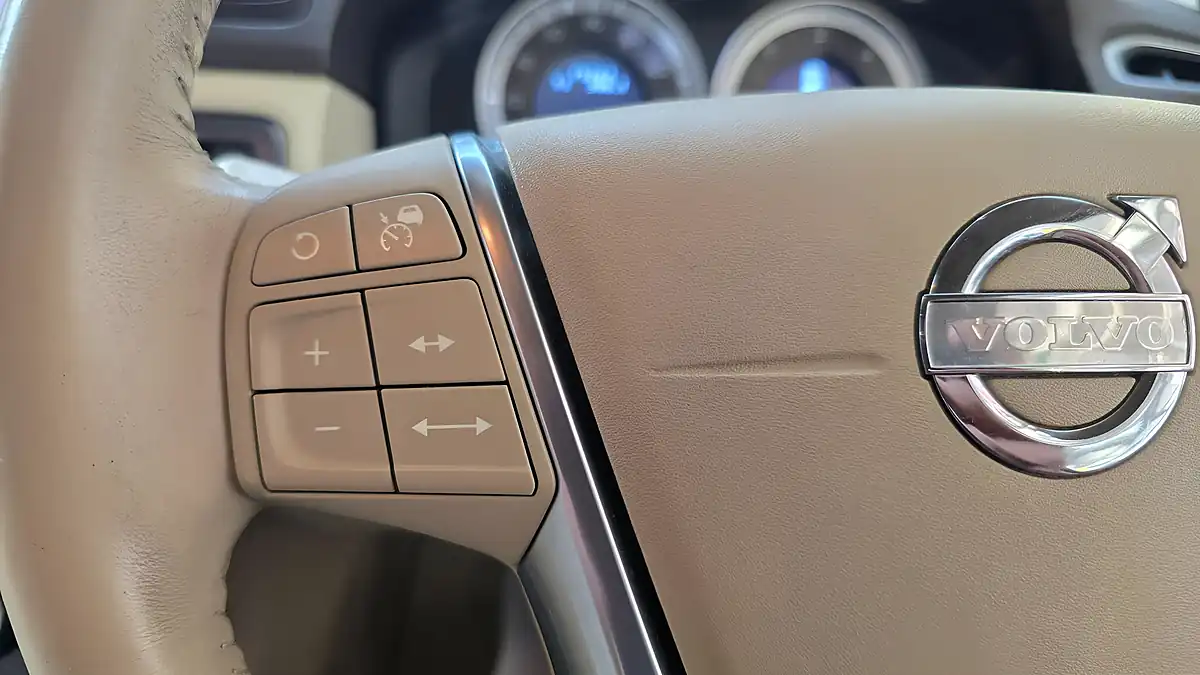 Used 2012 Volvo XC70 Se Lux Ocean Race Blue - Interior and Exterior details 9