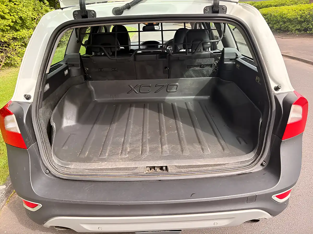 Used 2012 Volvo XC70 Se White - Interior and Exterior details 11