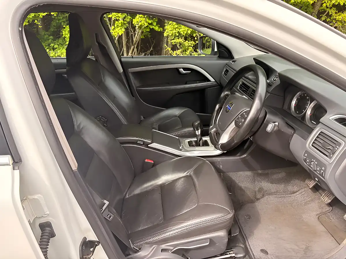 Used 2012 Volvo XC70 Se White - Interior and Exterior details 13