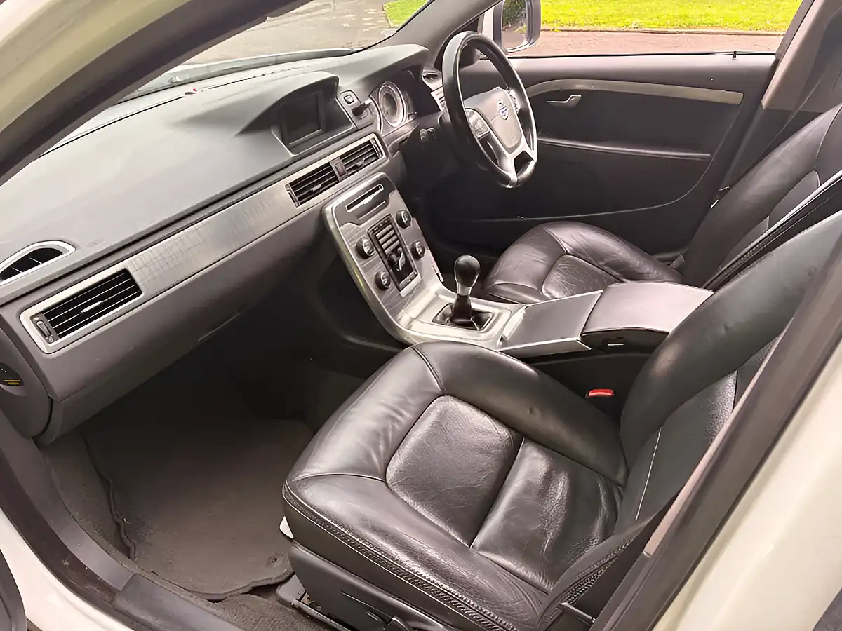 Used 2012 Volvo XC70 Se White - Interior and Exterior details 14