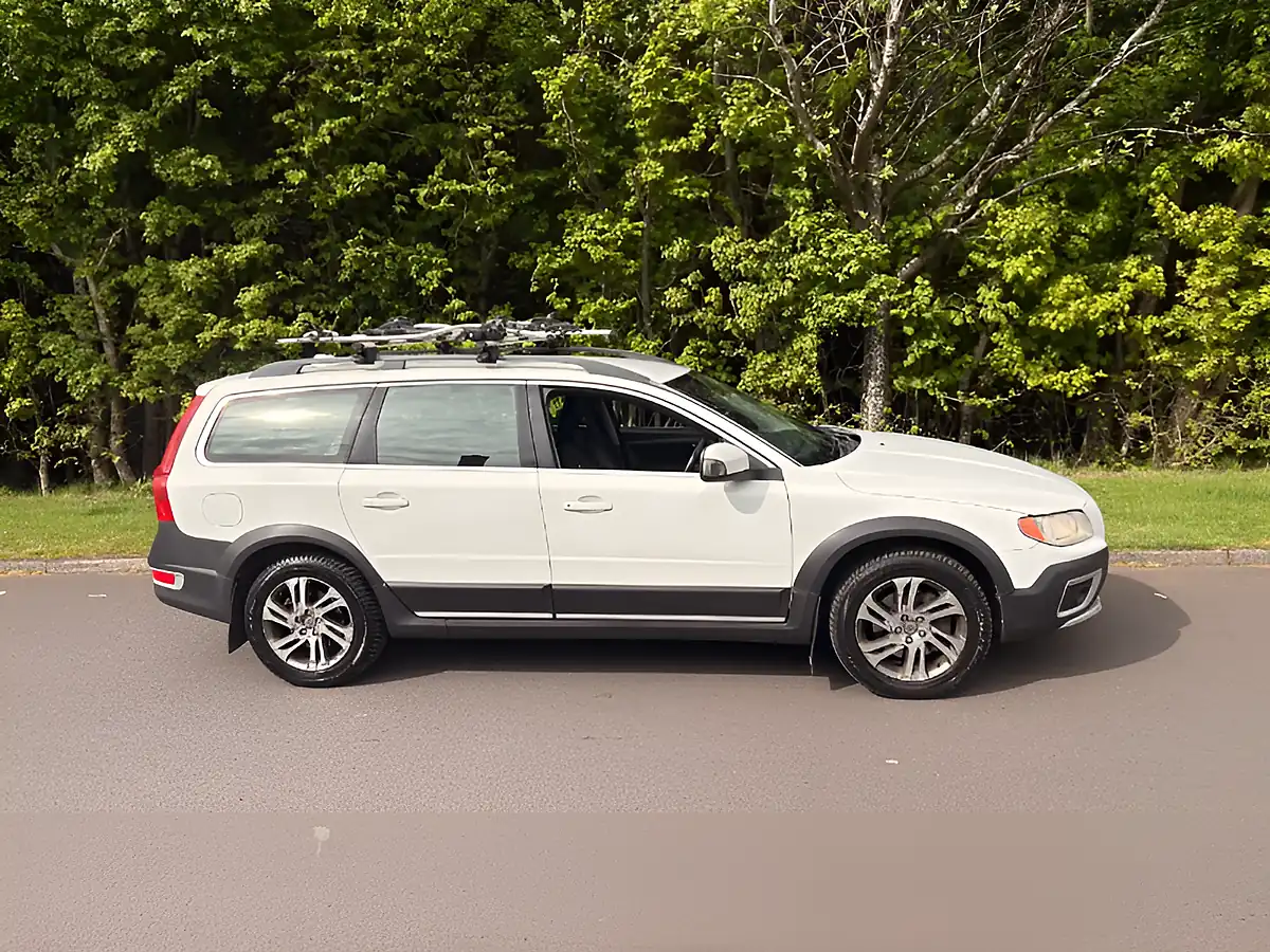 Used 2012 Volvo XC70 Se White - Interior and Exterior details 18