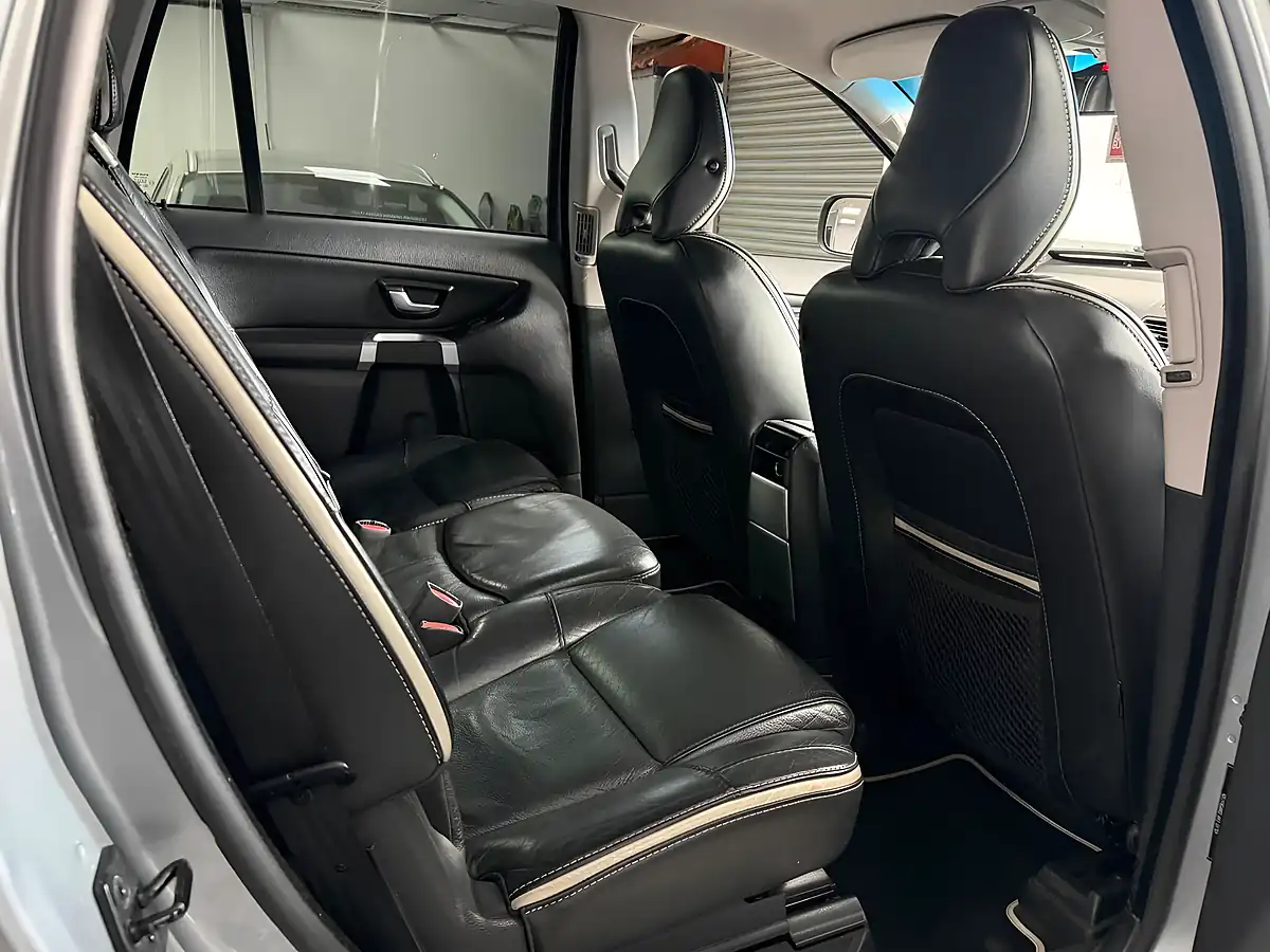 Used 2012 Volvo XC90 R-Design Silver - Interior and Exterior details 18