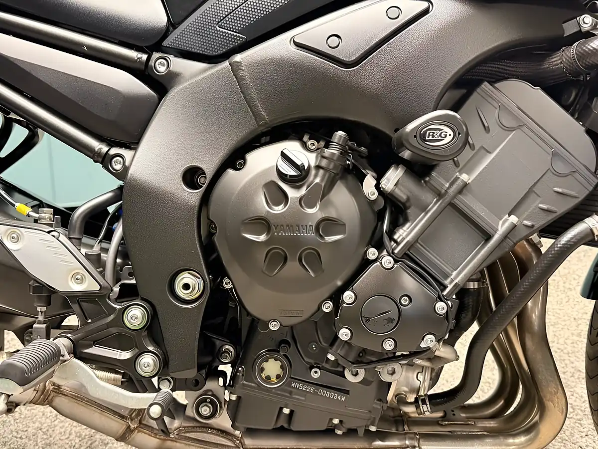 Used 2012 Yamaha Fz8 Black - Interior and Exterior details 12