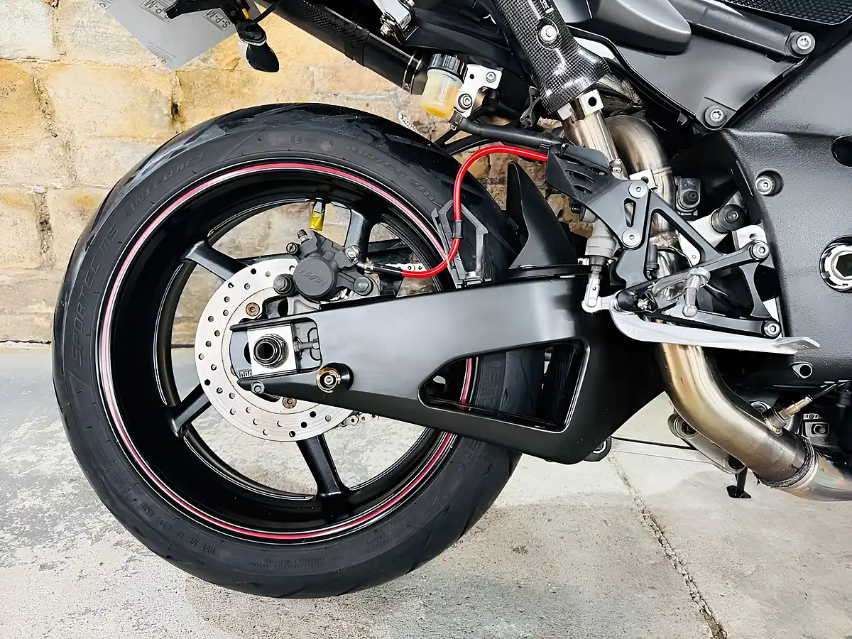 Used 2012 Yamaha R1 Big Bang Grey - Interior and Exterior details 10