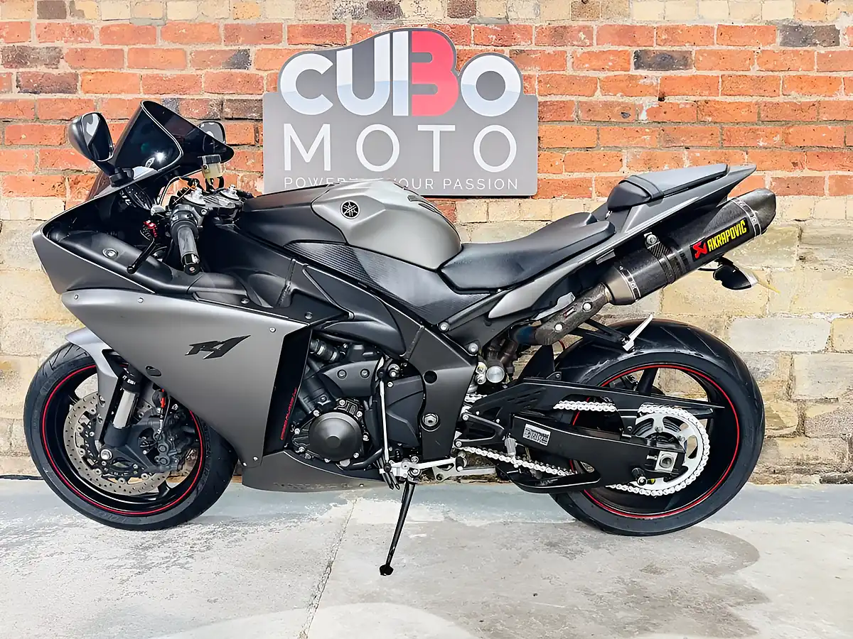 Used 2012 Yamaha R1 Big Bang Grey - Interior and Exterior details 11