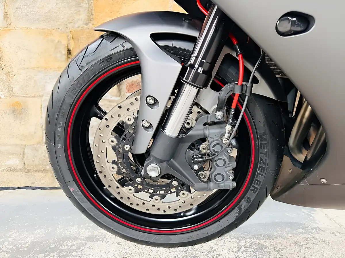 Used 2012 Yamaha R1 Big Bang Grey - Interior and Exterior details 14