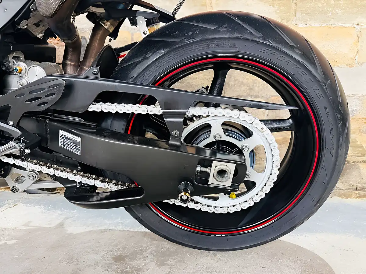 Used 2012 Yamaha R1 Big Bang Grey - Interior and Exterior details 17