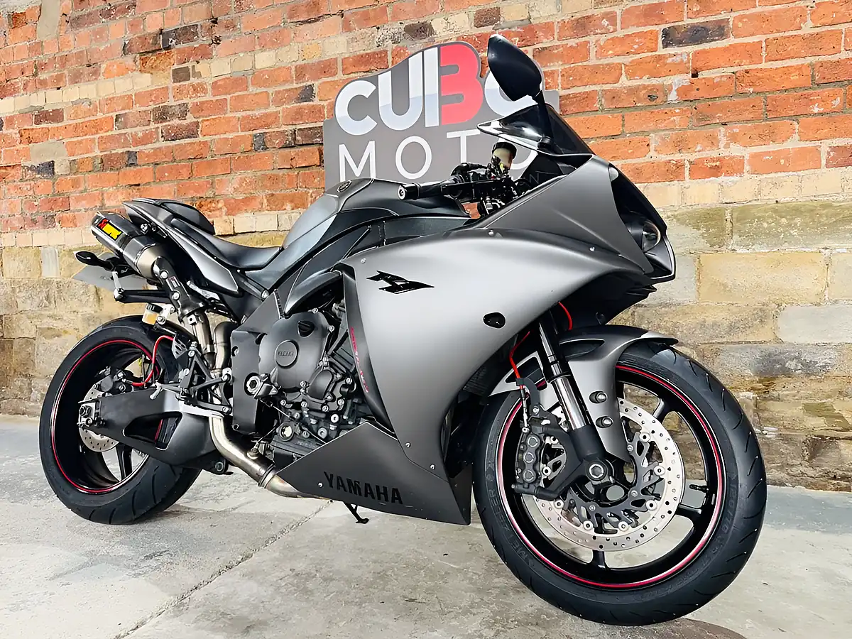 Used 2012 Yamaha R1 Big Bang Grey - Interior and Exterior details 3