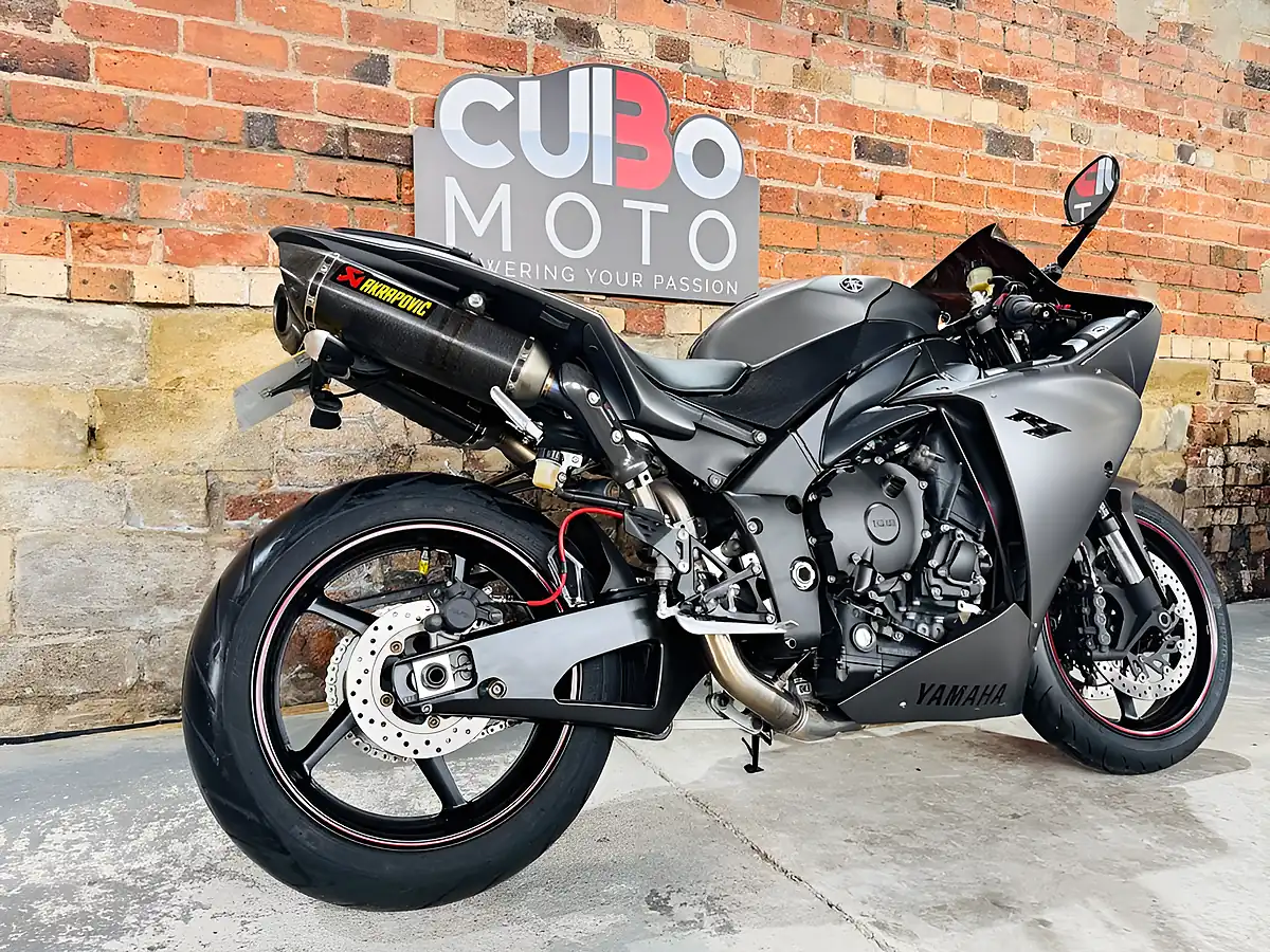 Used 2012 Yamaha R1 Big Bang Grey - Interior and Exterior details 4