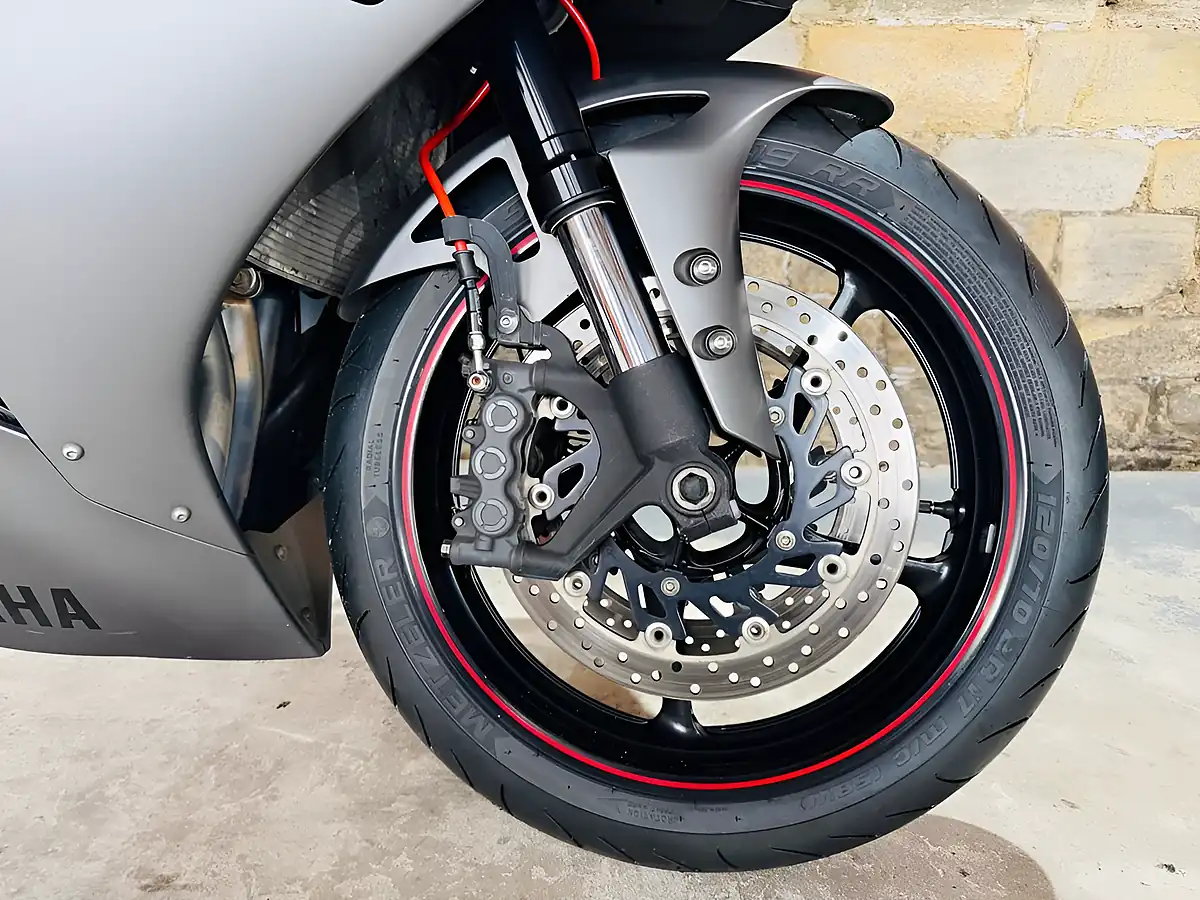 Used 2012 Yamaha R1 Big Bang Grey - Interior and Exterior details 5