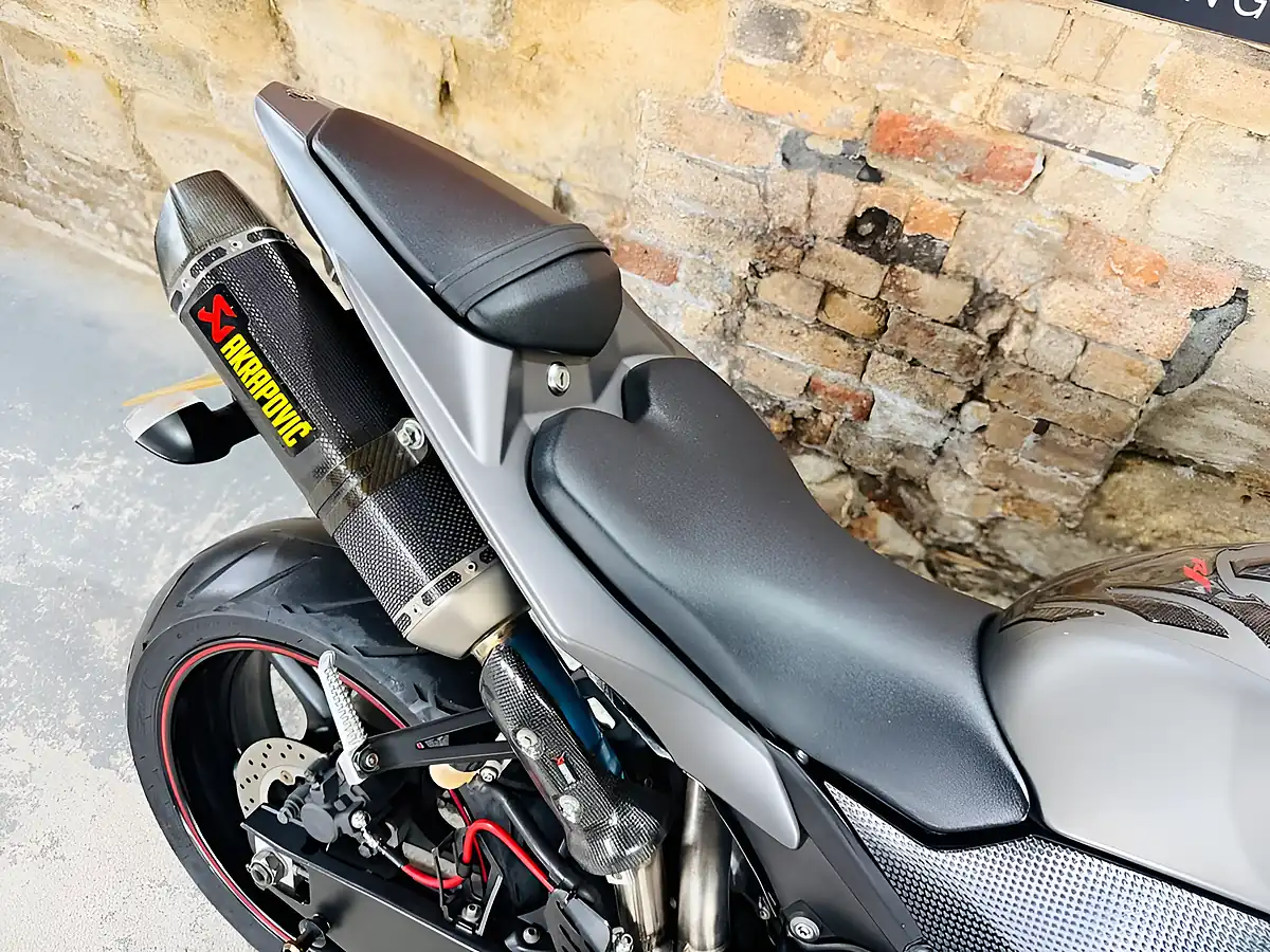 Used 2012 Yamaha R1 Big Bang Grey - Interior and Exterior details 9