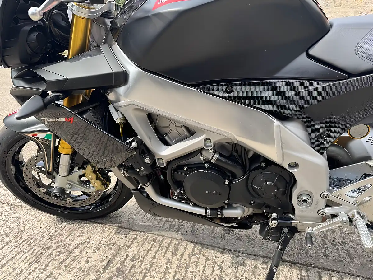 Used 2013 Aprilia Tuono 1000 R Aprc Black - Interior and Exterior details 9
