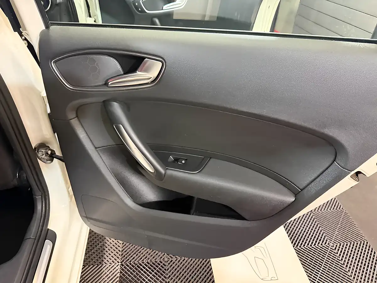 Used 2013 Audi A1 Sport White - Interior and Exterior details 14