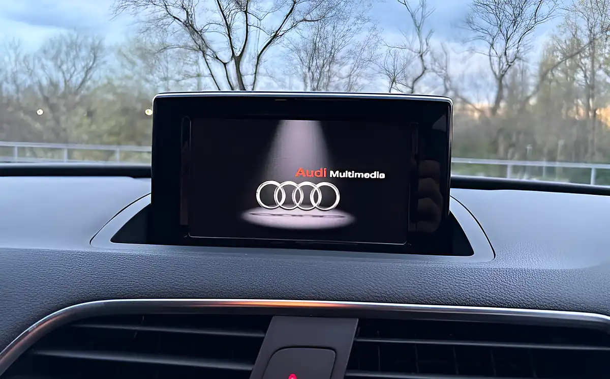 Used 2013 Audi Q3 Se Black - Interior and Exterior details 17