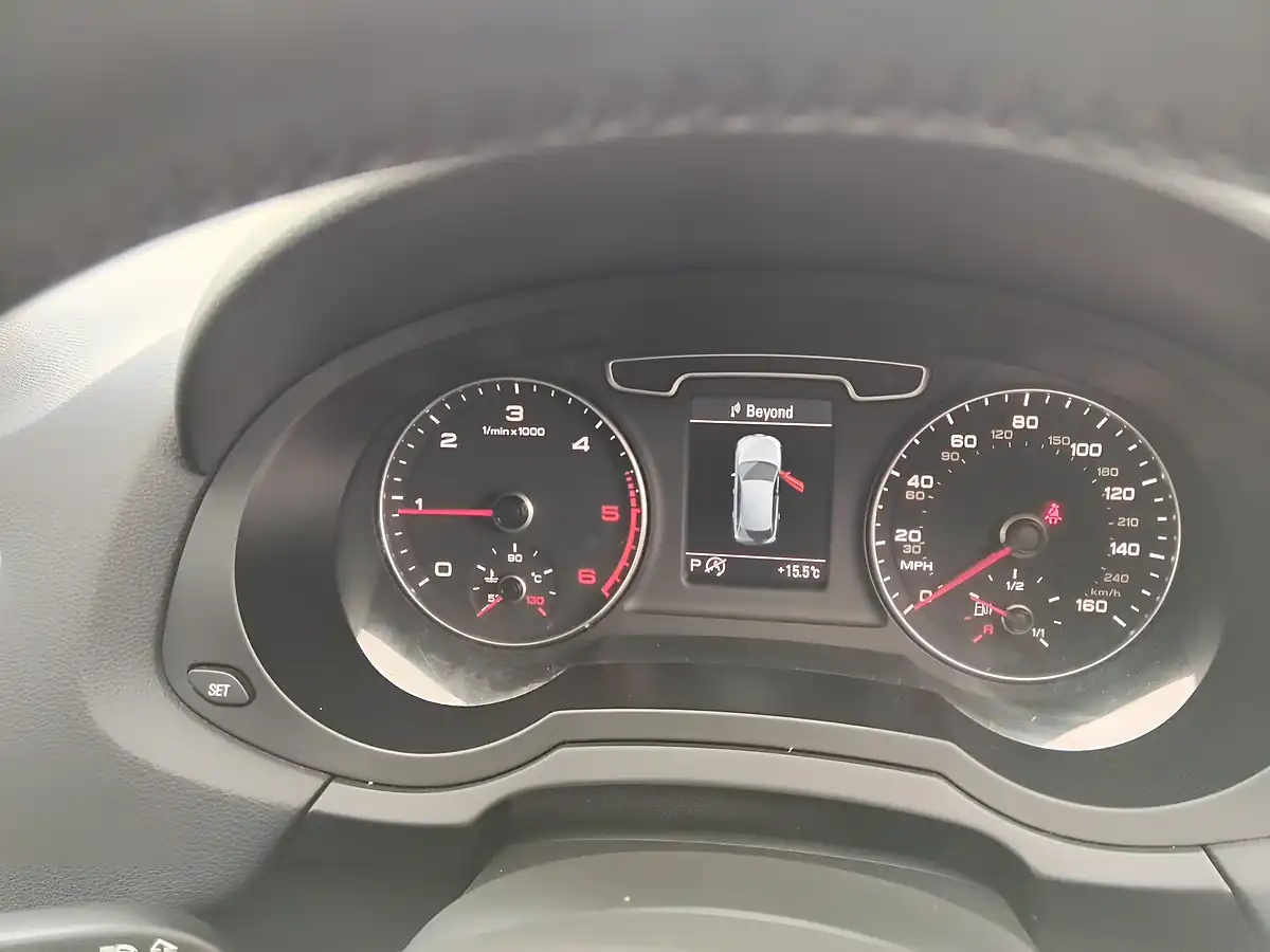 Used 2013 Audi Q3 Se White - Interior and Exterior details 15