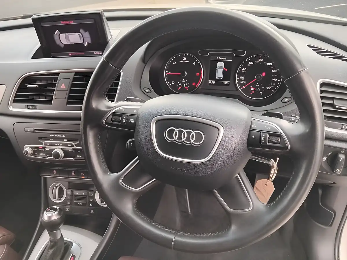 Used 2013 Audi Q3 Se White - Interior and Exterior details 16