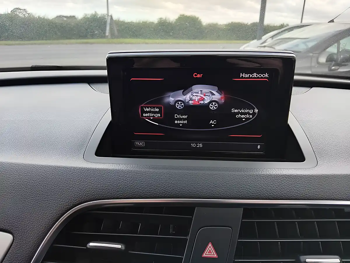 Used 2013 Audi Q3 Se White - Interior and Exterior details 18