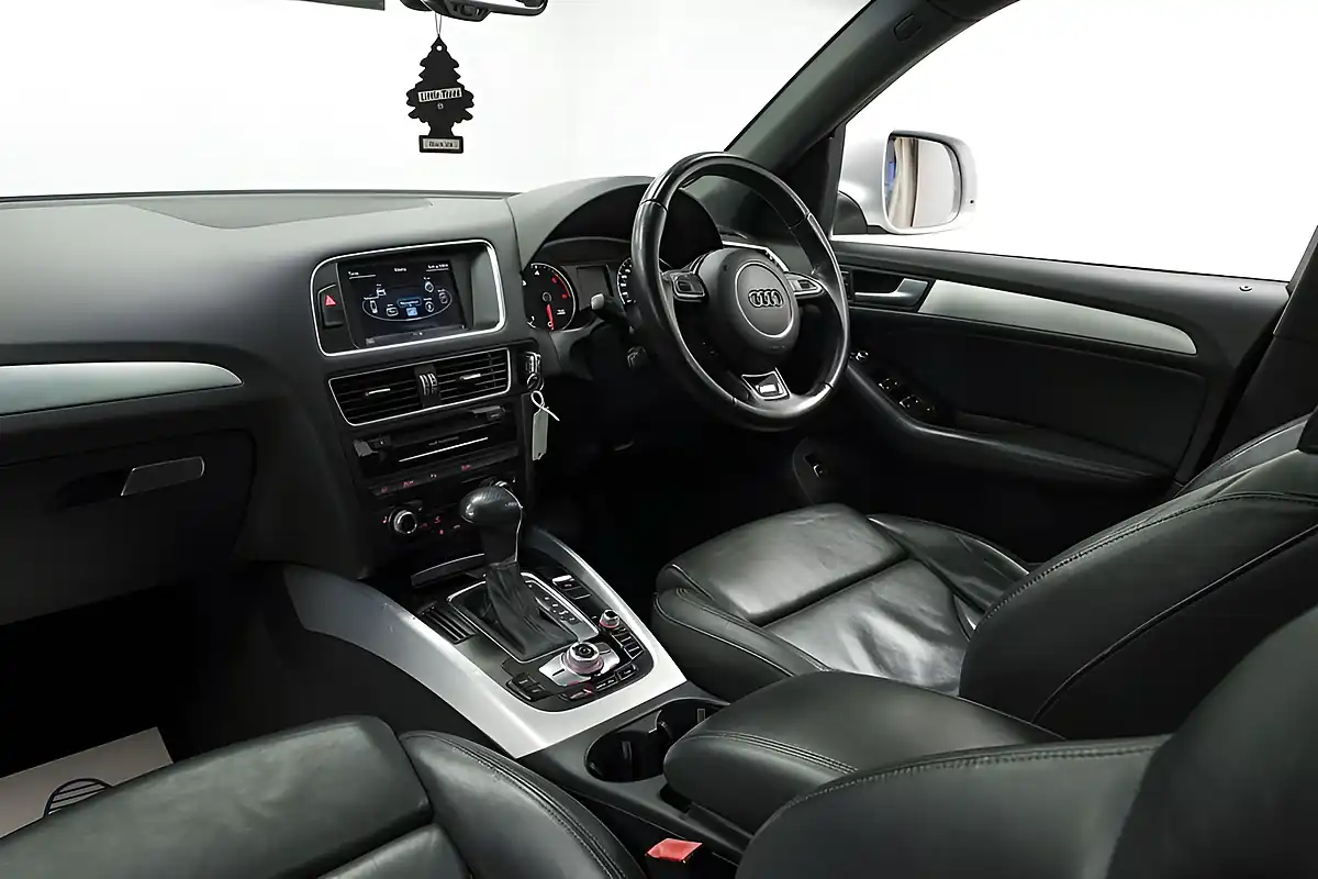 Used 2013 Audi Q5 S Line Plus Silver - Interior and Exterior details 15