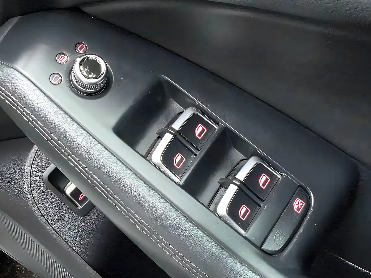 Used 2013 Audi Q5 S Line Plus White - Interior and Exterior details 14