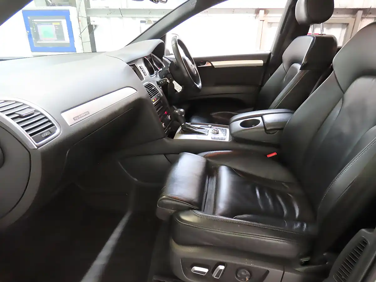Used 2013 Audi Q7 S Line Plus White - Interior and Exterior details 10