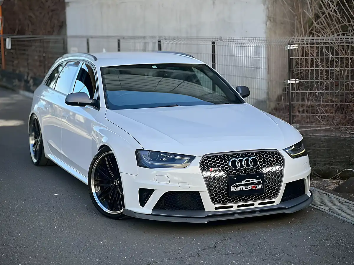 Used 2013 Audi RS4 Avant White - Front View