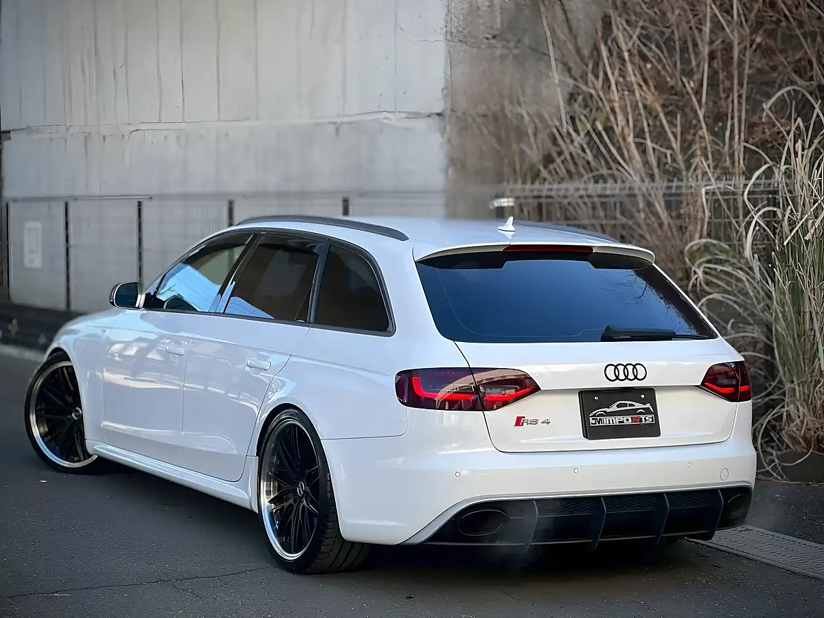 Used 2013 Audi RS4 Avant White - Interior and Exterior details 12