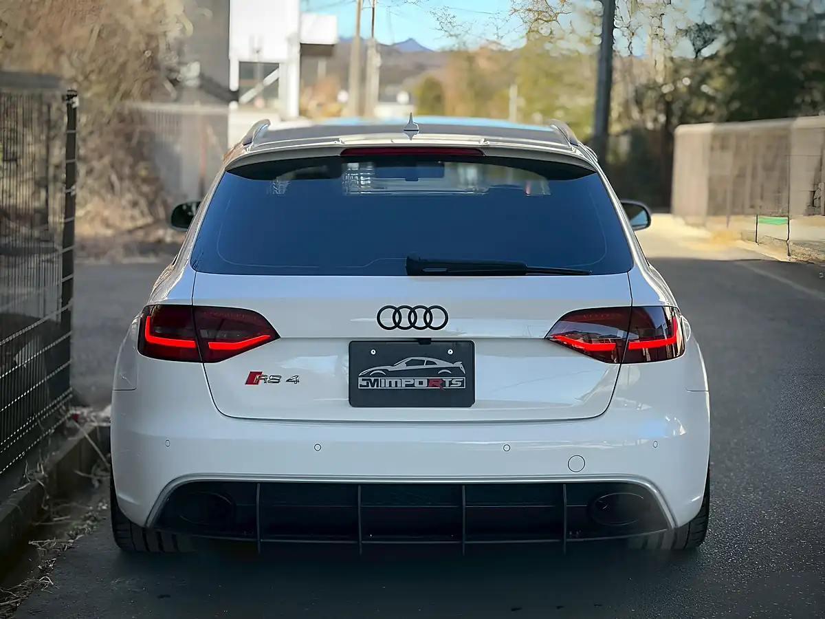 Used 2013 Audi RS4 Avant White - Interior and Exterior details 14