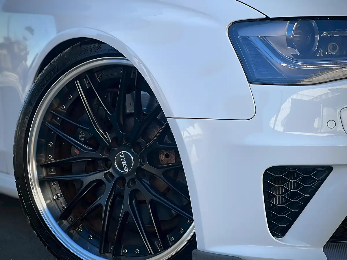 Used 2013 Audi RS4 Avant White - Interior and Exterior details 15