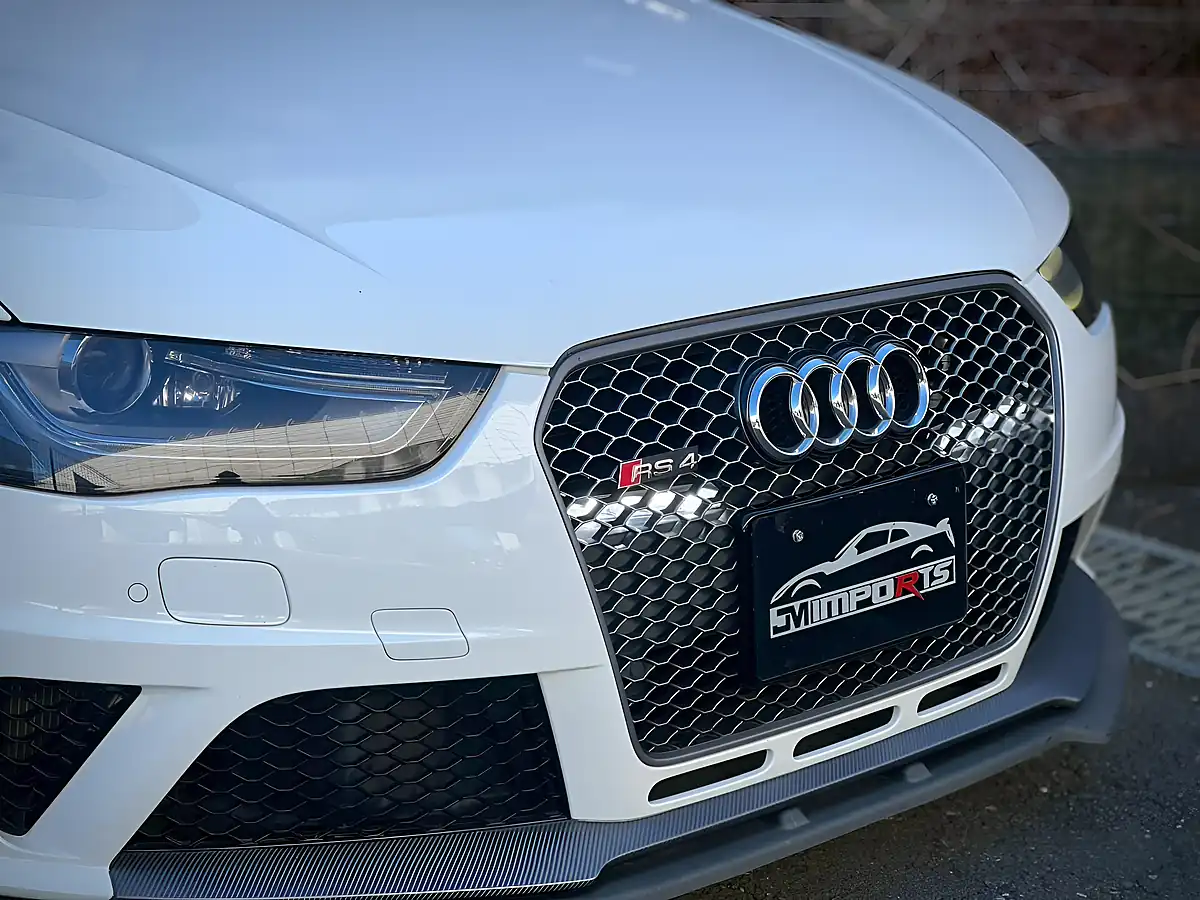 Used 2013 Audi RS4 Avant White - Interior and Exterior details 16