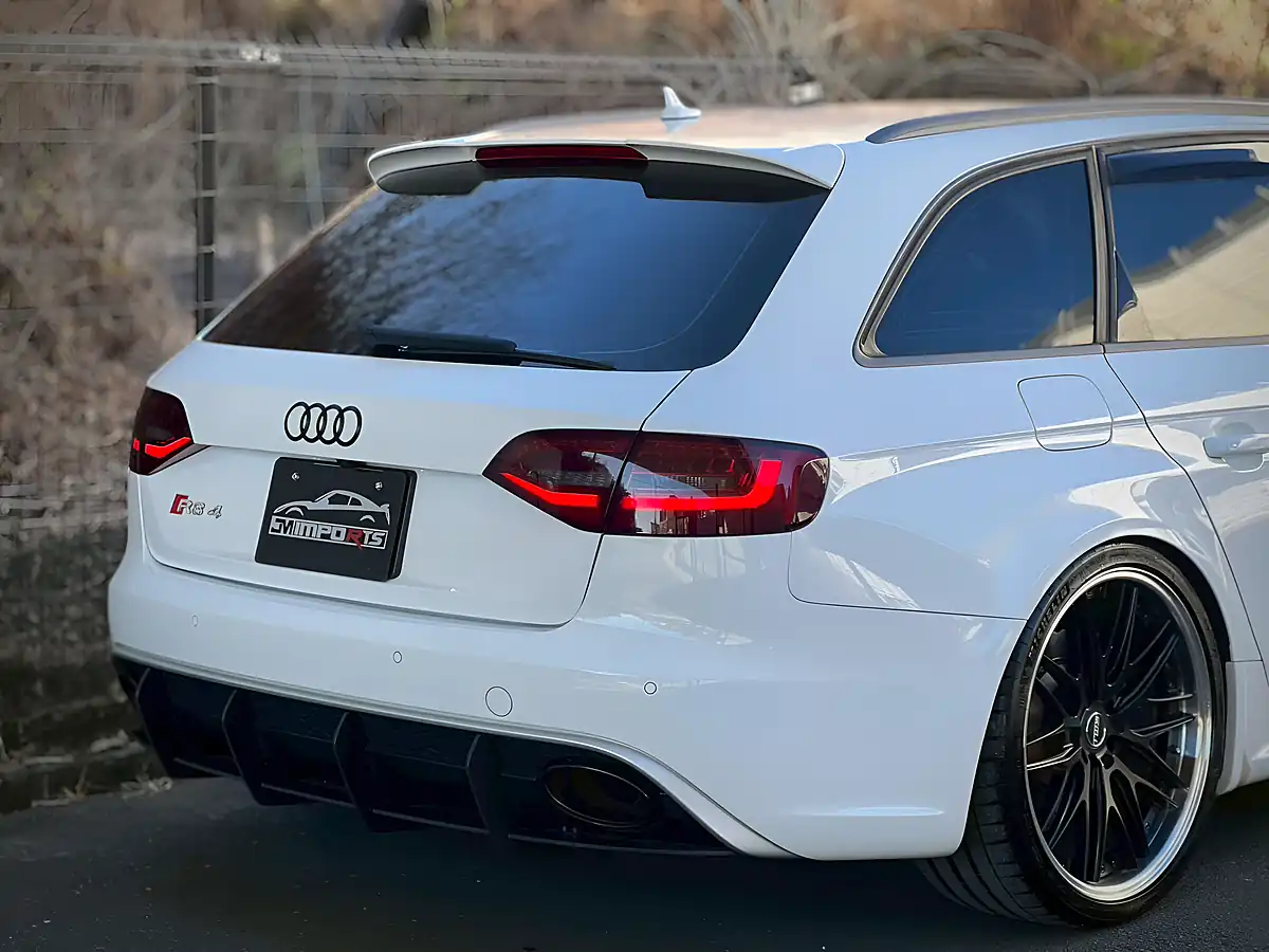 Used 2013 Audi RS4 Avant White - Interior and Exterior details 19