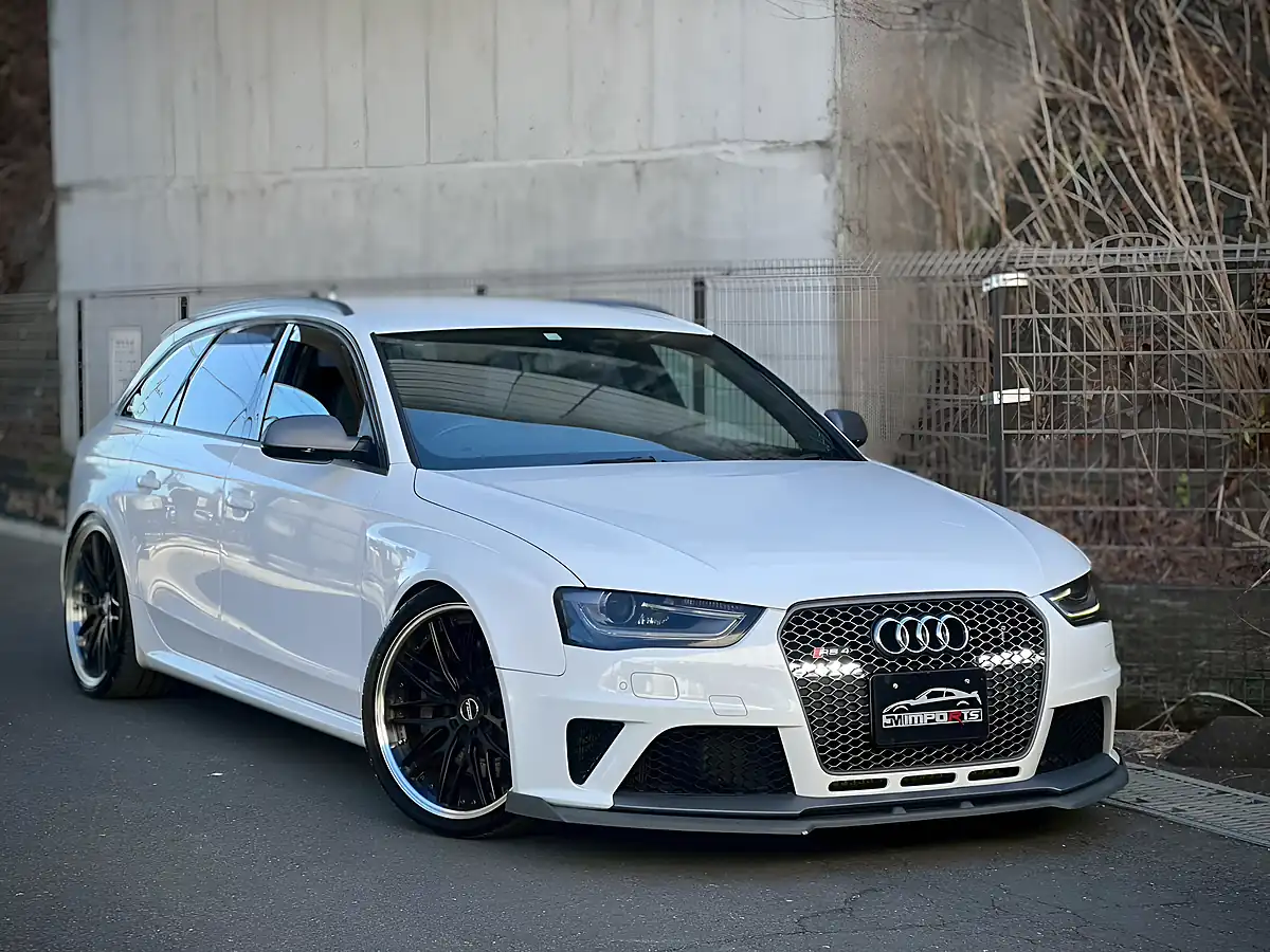 Used 2013 Audi RS4 Avant White - Interior and Exterior details 3