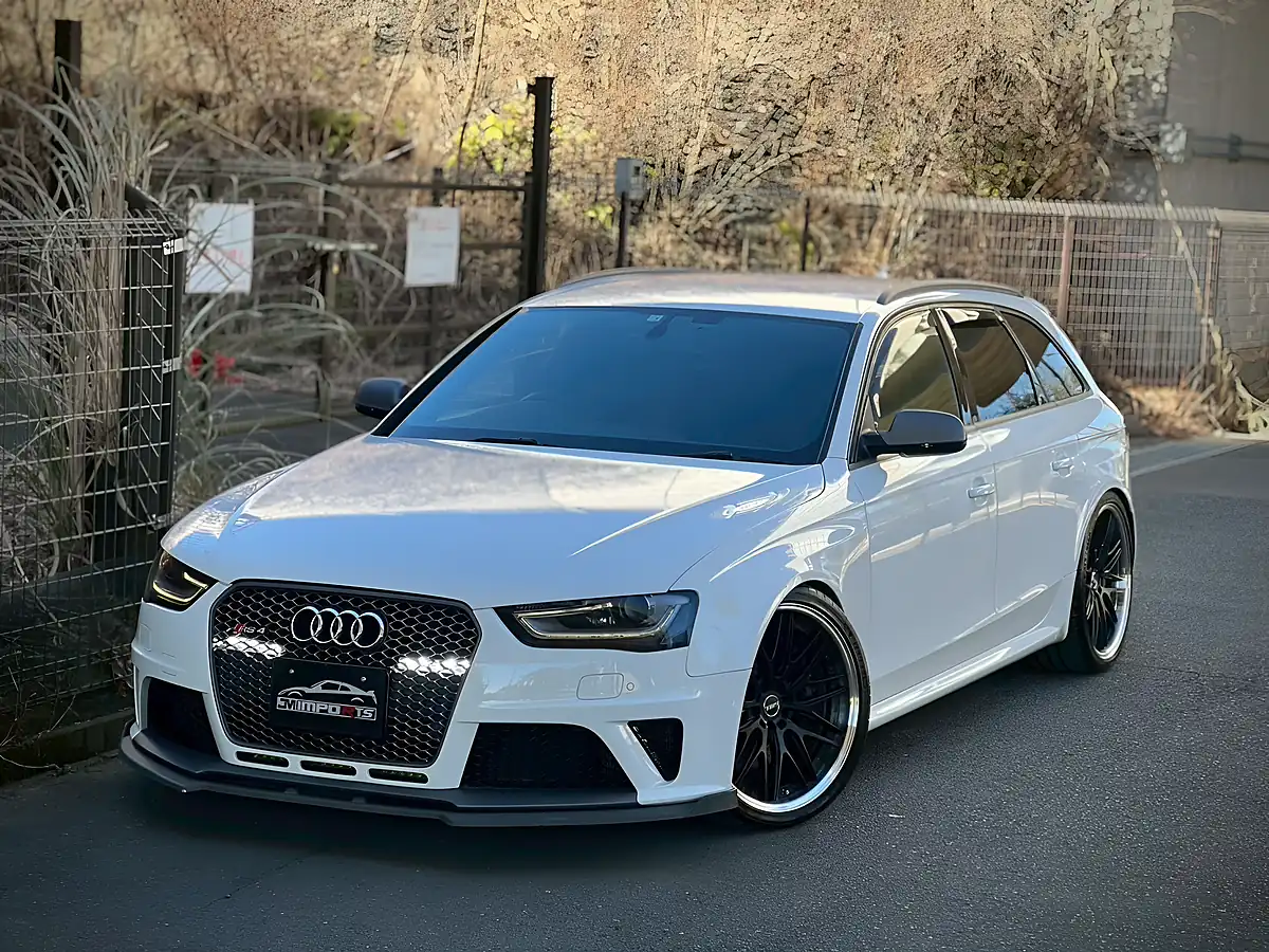 Used 2013 Audi RS4 Avant White - Interior and Exterior details 4