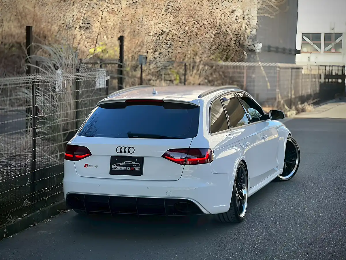 Used 2013 Audi RS4 Avant White - Interior and Exterior details 7