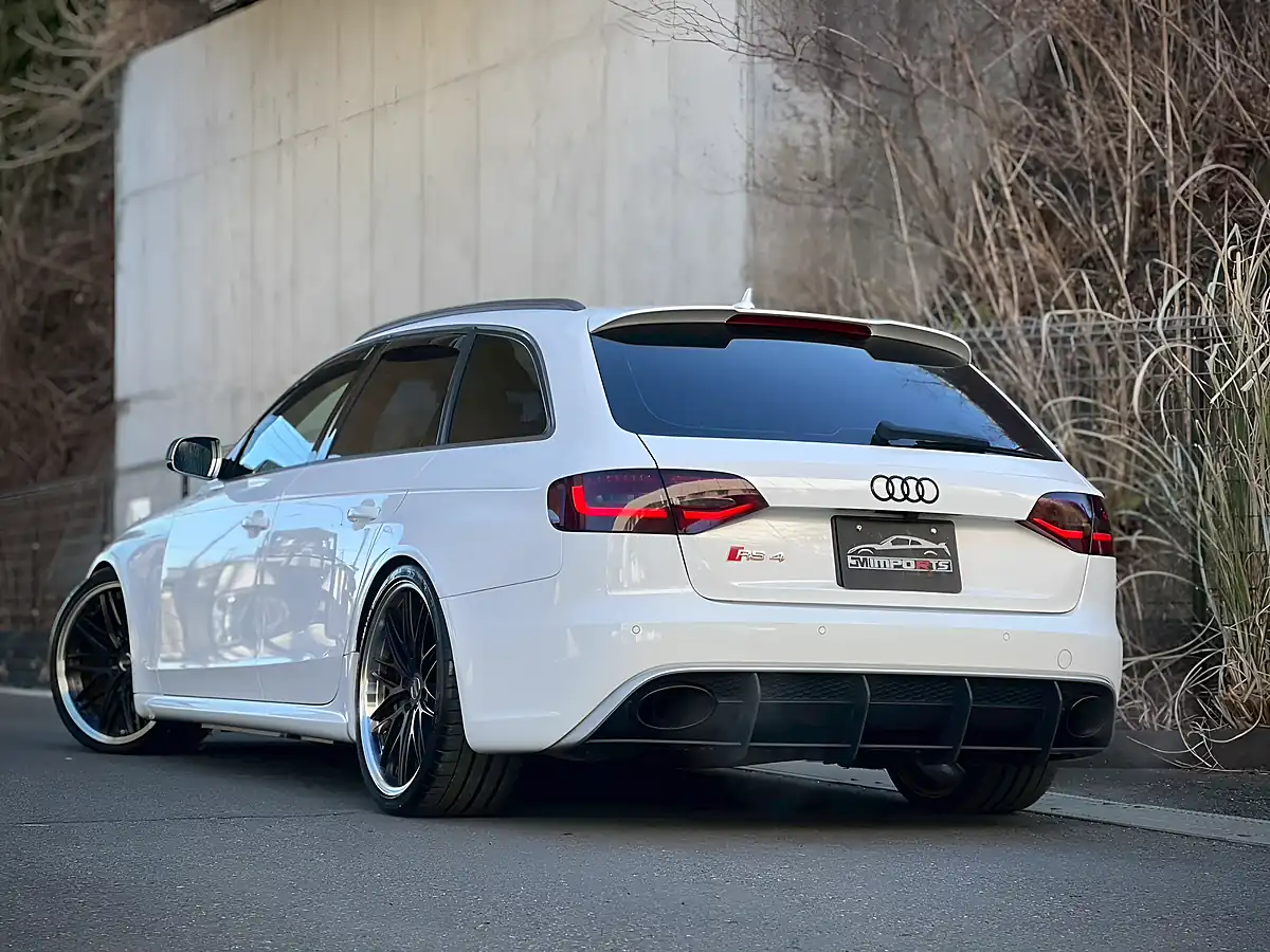 Used 2013 Audi RS4 Avant White - Interior and Exterior details 8