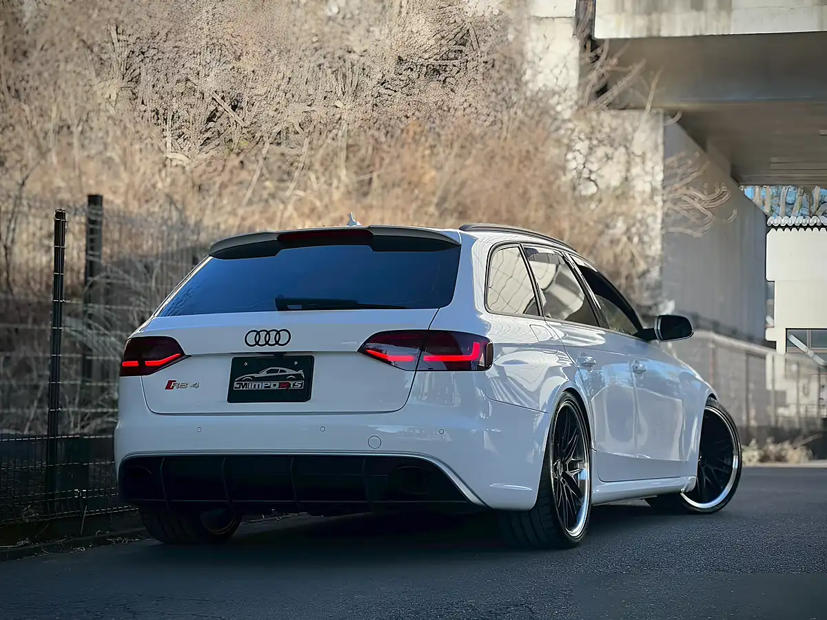 Used 2013 Audi RS4 Avant White - Interior and Exterior details 9