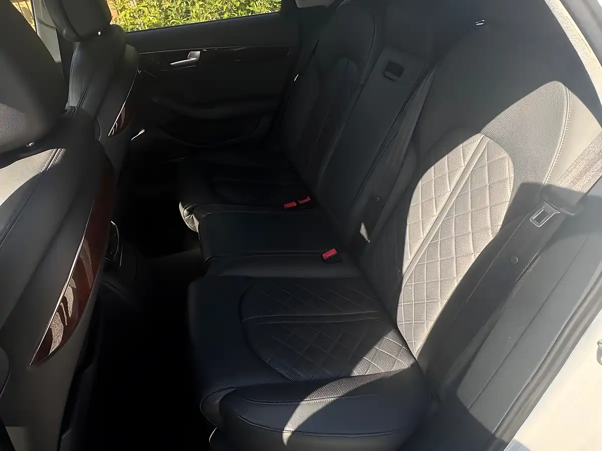 Used 2013 Audi S8 White - Interior and Exterior details 11
