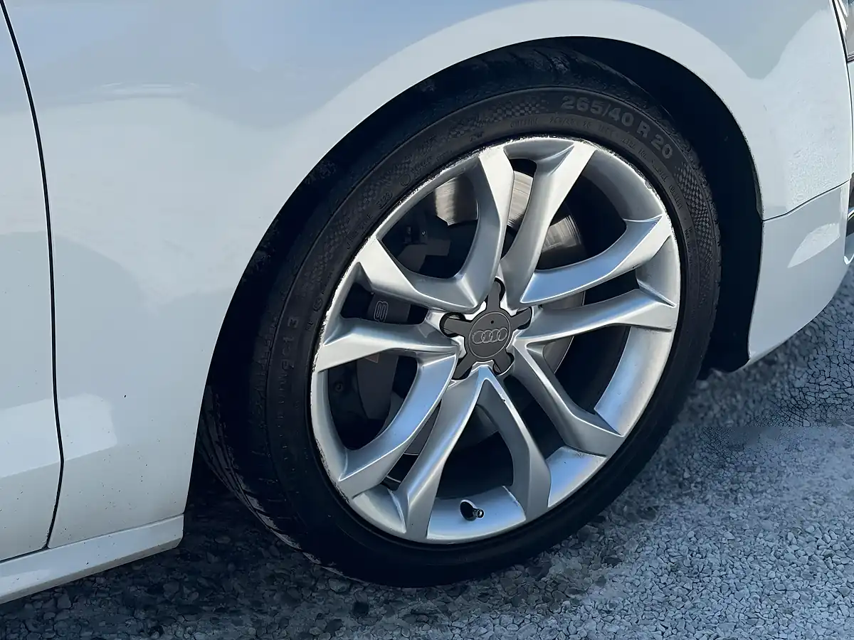 Used 2013 Audi S8 White - Interior and Exterior details 19