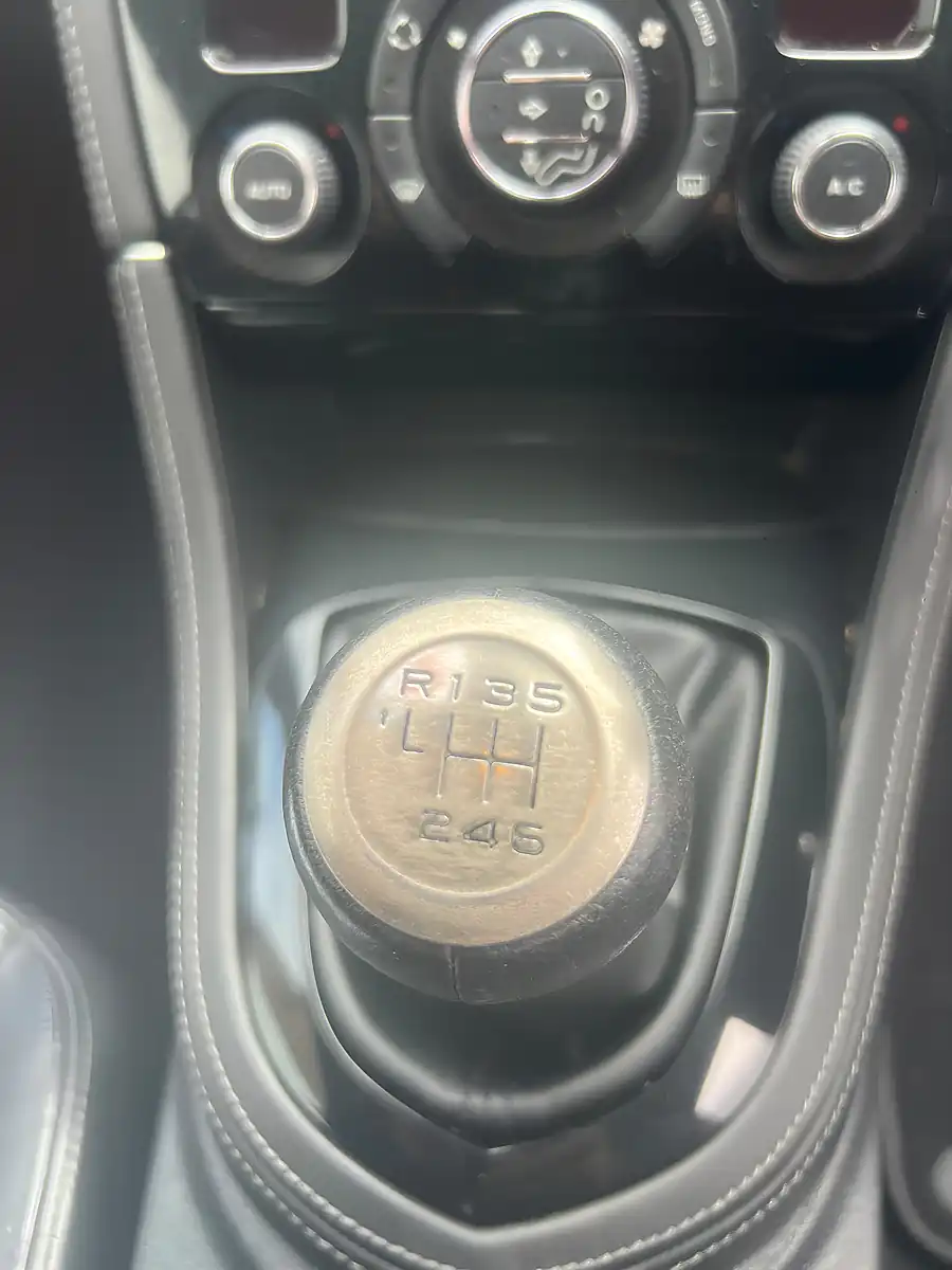Used 2013 BMW 1 Series Exclusive Edition White - Interior and Exterior details 16