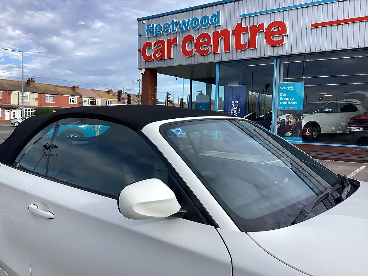 Used 2013 BMW 1 Series M Sport Alpine White - Interior and Exterior details 11