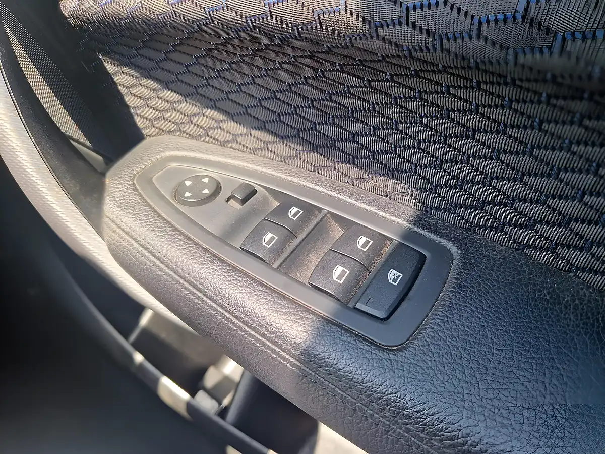 Used 2013 BMW 1 Series M Sport Blue - Interior and Exterior details 18