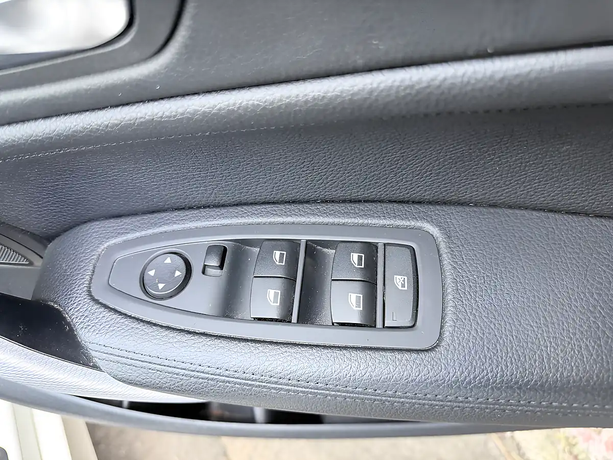 Used 2013 BMW 1 Series M Sport White - Interior and Exterior details 14