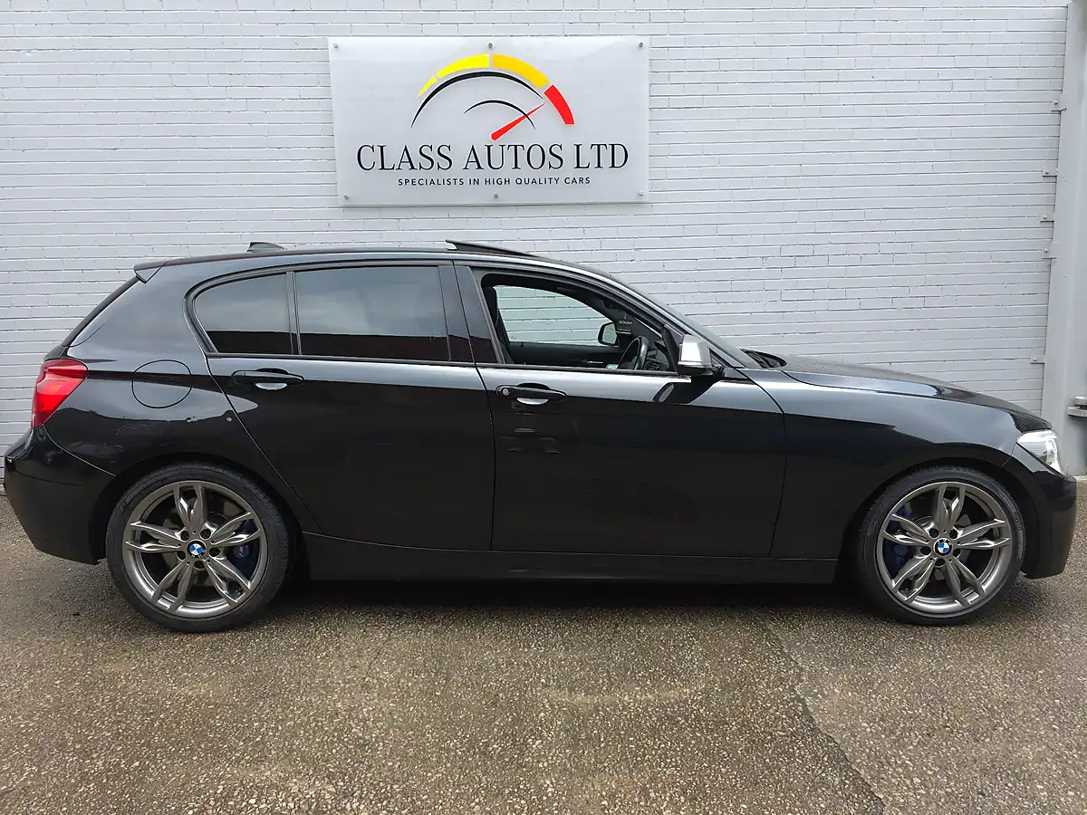 Used 2013 BMW 1 Series M135i Black - Interior and Exterior details 11