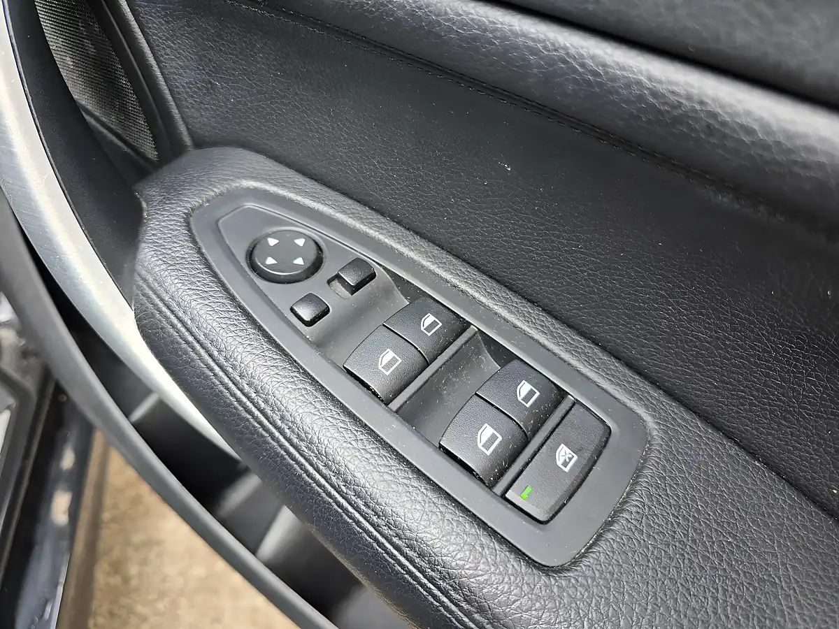 Used 2013 BMW 1 Series M135i Black - Interior and Exterior details 18