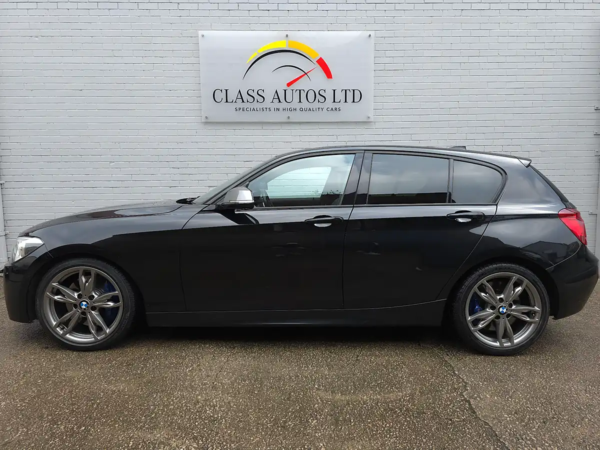 Used 2013 BMW 1 Series M135i Black - Interior and Exterior details 8