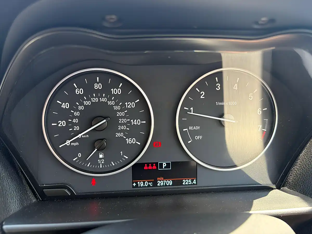 Used 2013 BMW 1 Series Se White - Interior and Exterior details 11