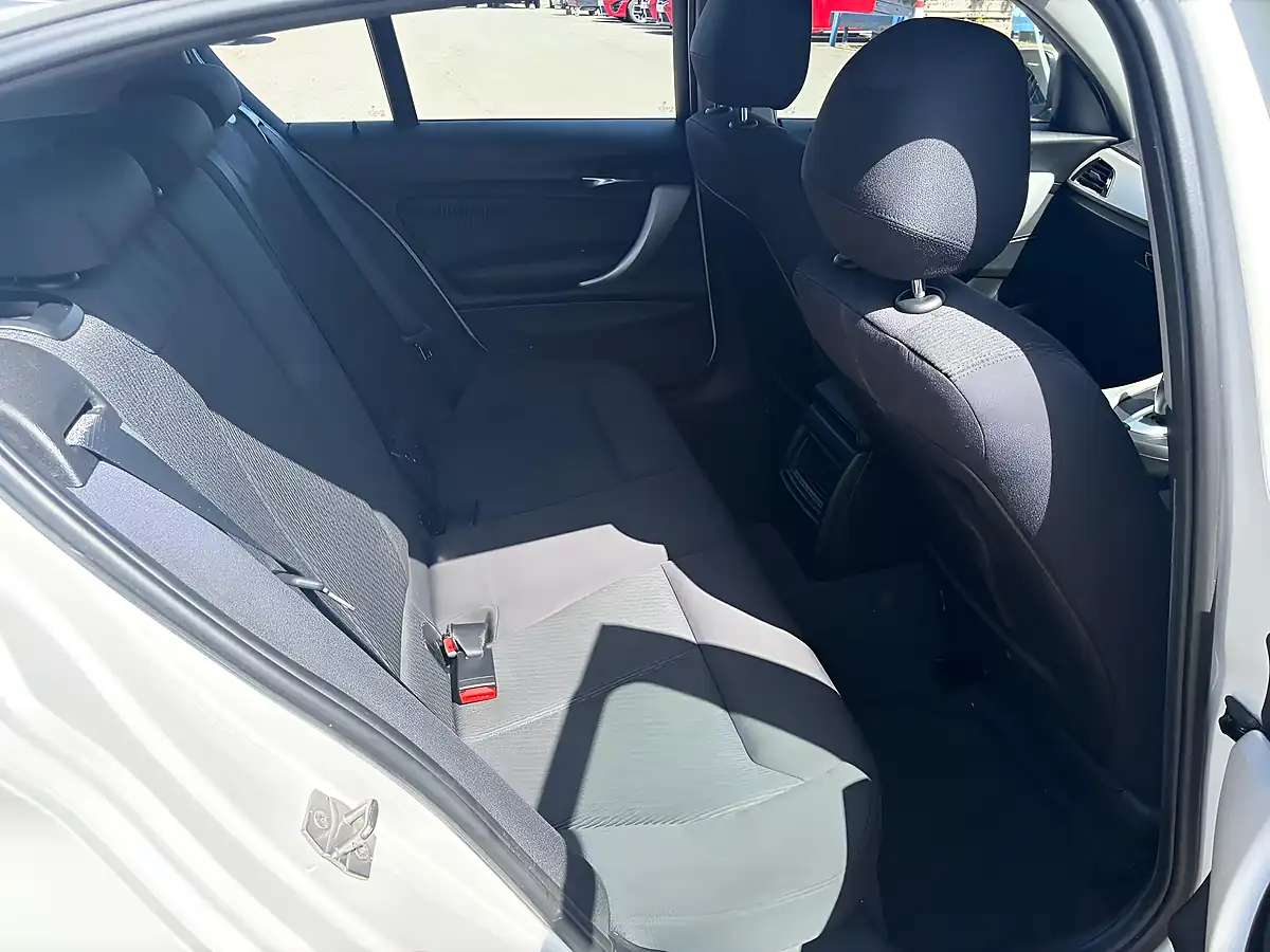 Used 2013 BMW 1 Series Se White - Interior and Exterior details 14