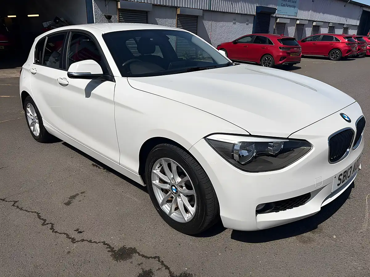 Used 2013 BMW 1 Series Se White - Interior and Exterior details 3