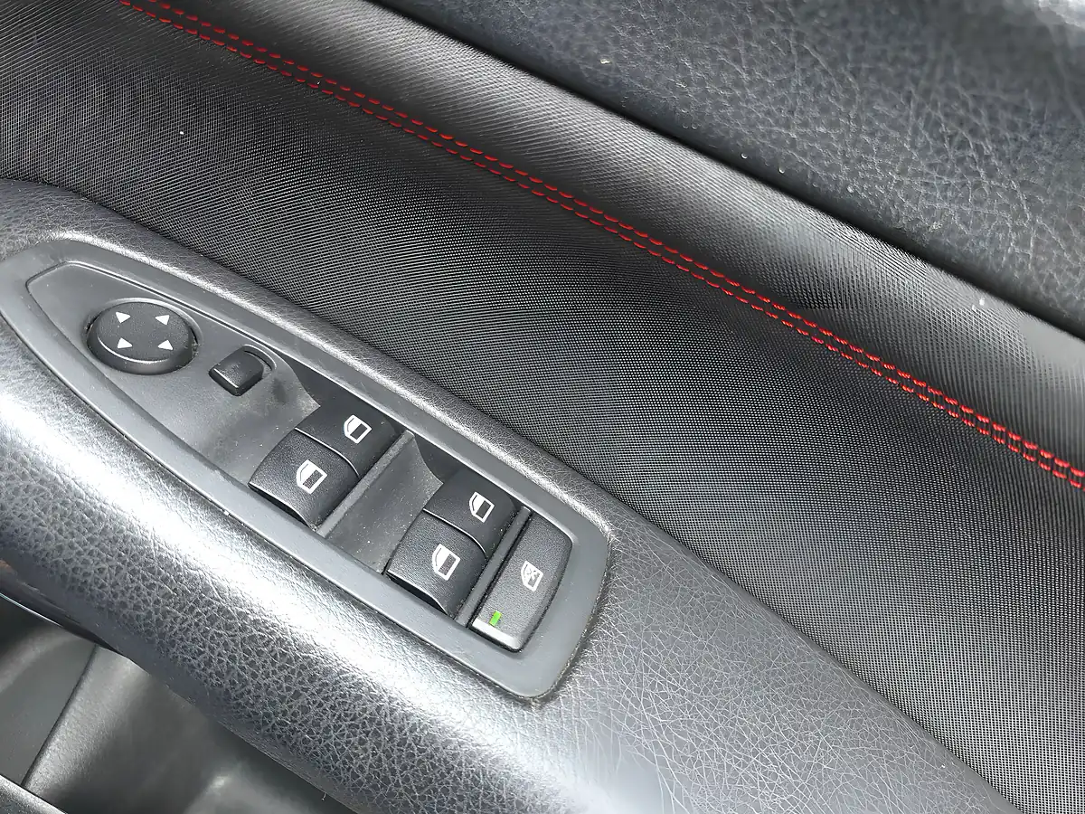Used 2013 BMW 1 Series Sport Blue - Interior and Exterior details 13