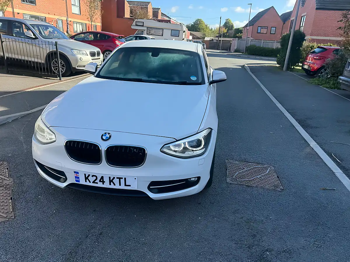 Used 2013 BMW 1 Series Sport White - Interior and Exterior details 4